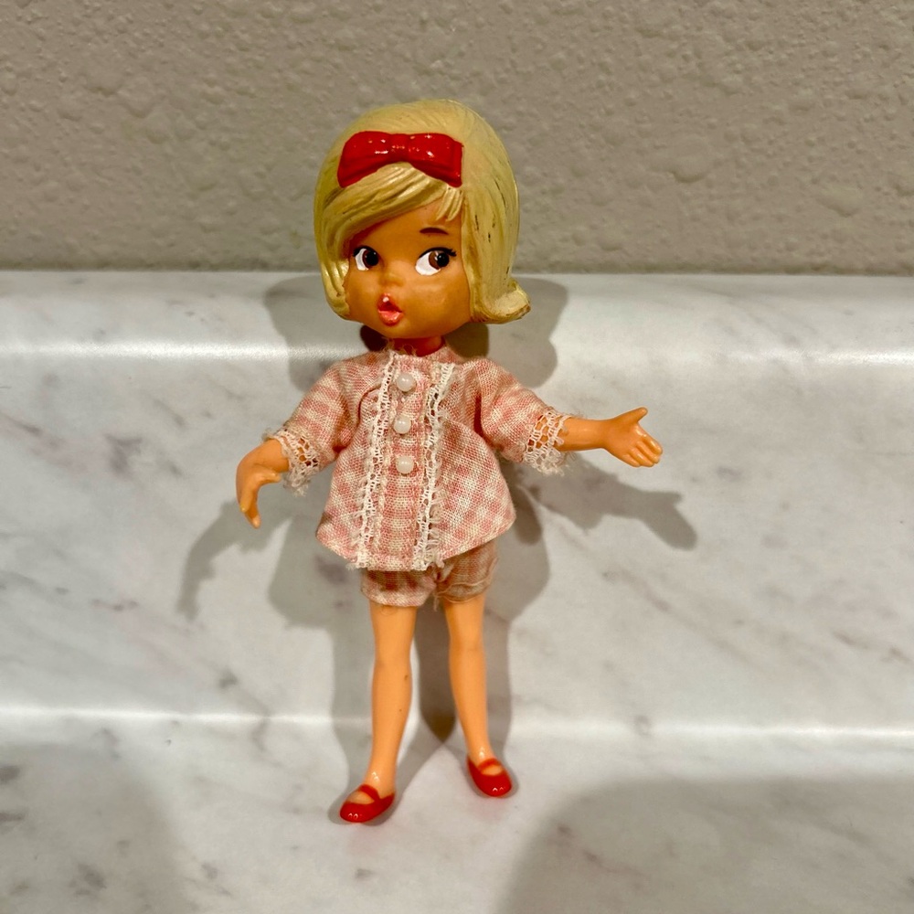 Vintage 1965 Dolly Darling